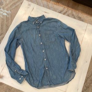 Chambray Tailored Slim Fit Button Down